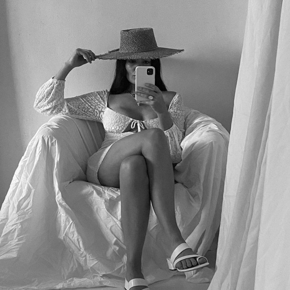 ABOUT ME - Picture 3 of 11
